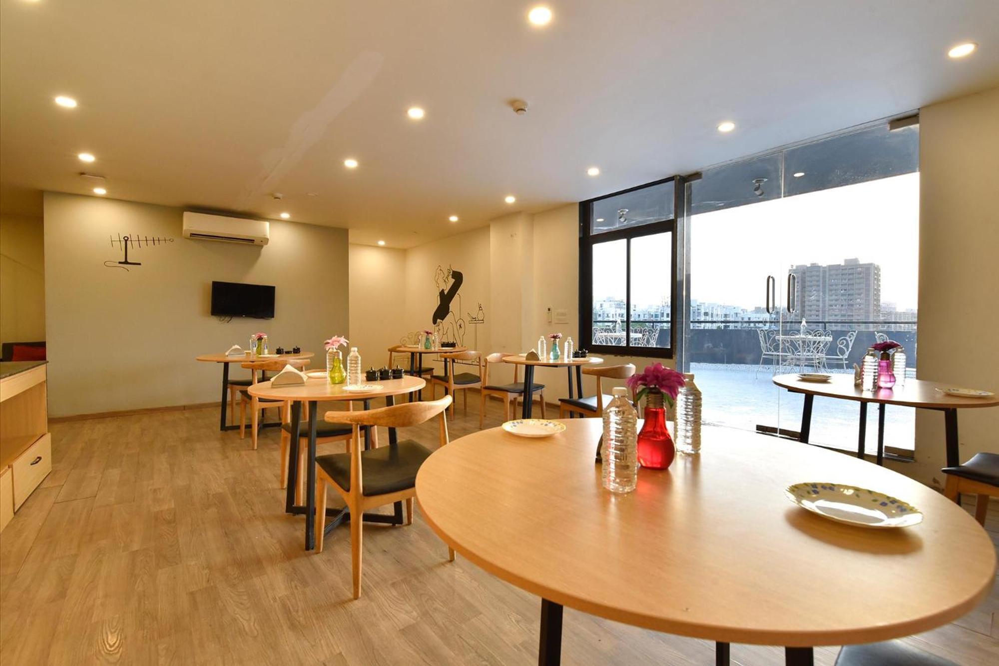 אחמדאבאד Fabhotel Ny Townhouse מראה חיצוני תמונה