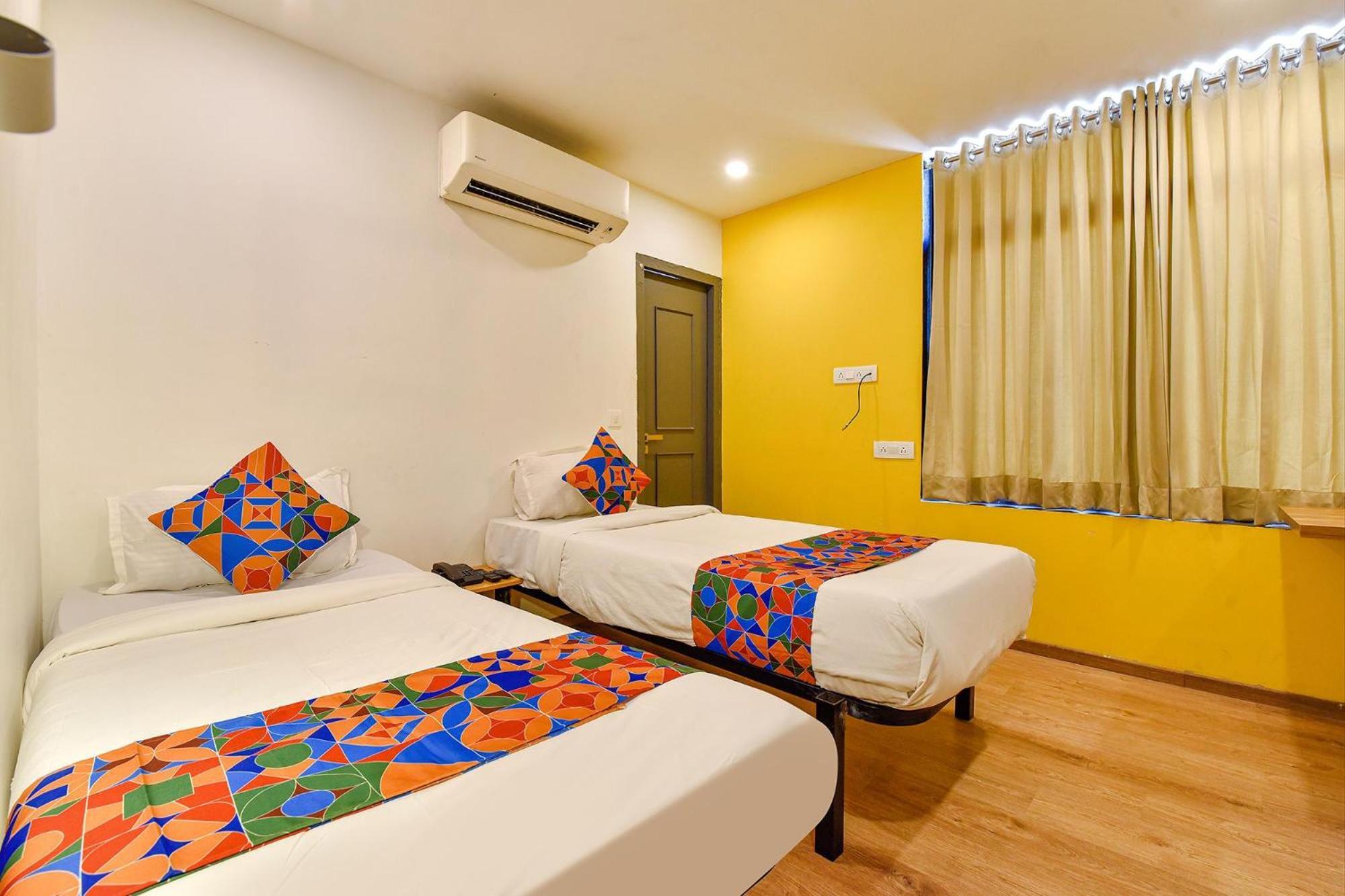 אחמדאבאד Fabhotel Ny Townhouse מראה חיצוני תמונה